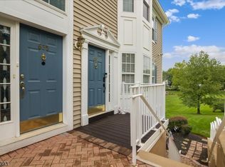 637 Magnolia Ln, Branchburg, NJ 08876