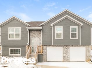 7470 Overland Dr, Belton, MO 64012