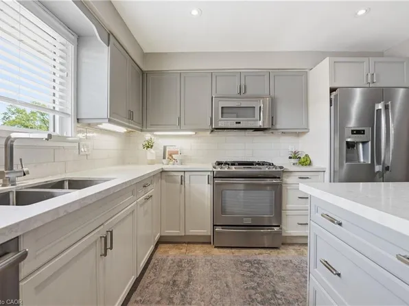 477 Queen Victoria Dr, Hamilton, ON L8W 1G8