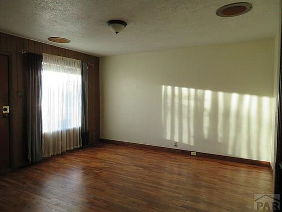 5th image of 412 S Prairie Ave