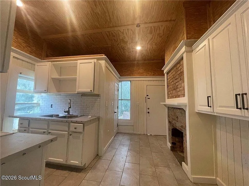 1 bed, 1.0 bath, 600 sqft, $895 — Photo 3