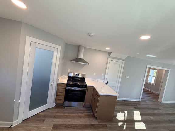5th image of 4935 Laurel Ave