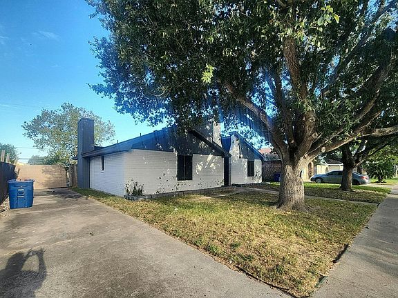 3rd image of 5713 Crest Pebble Dr
