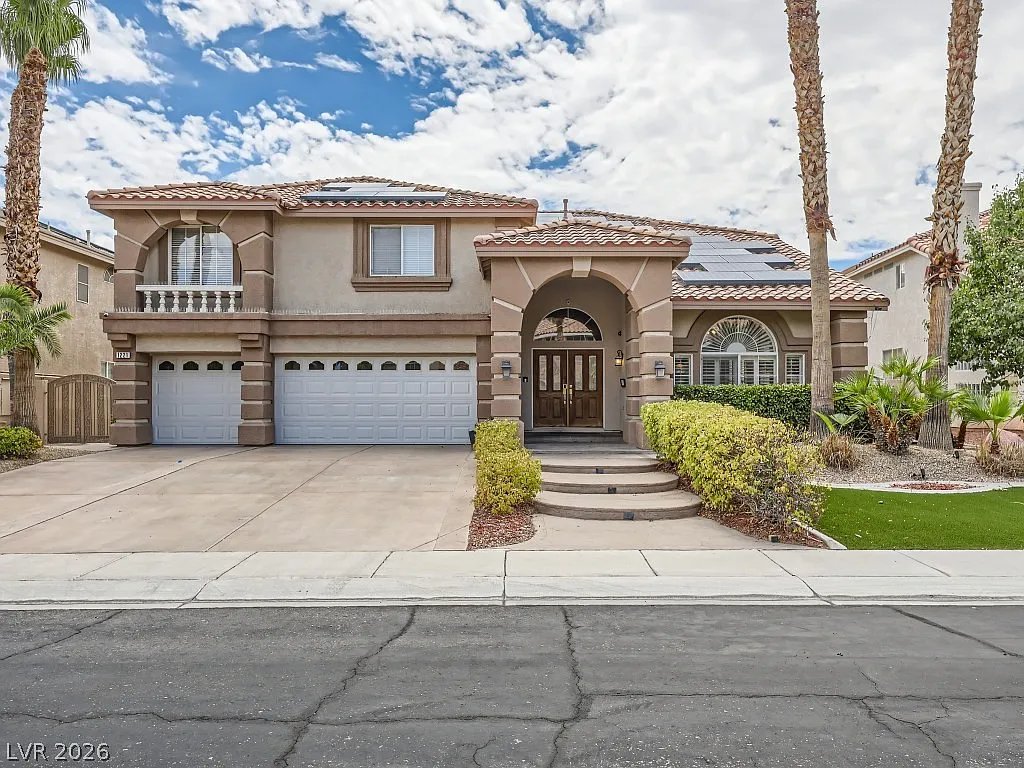 6 bed, 4.5 bath, 5073 sqft, $6,500 — Photo 2