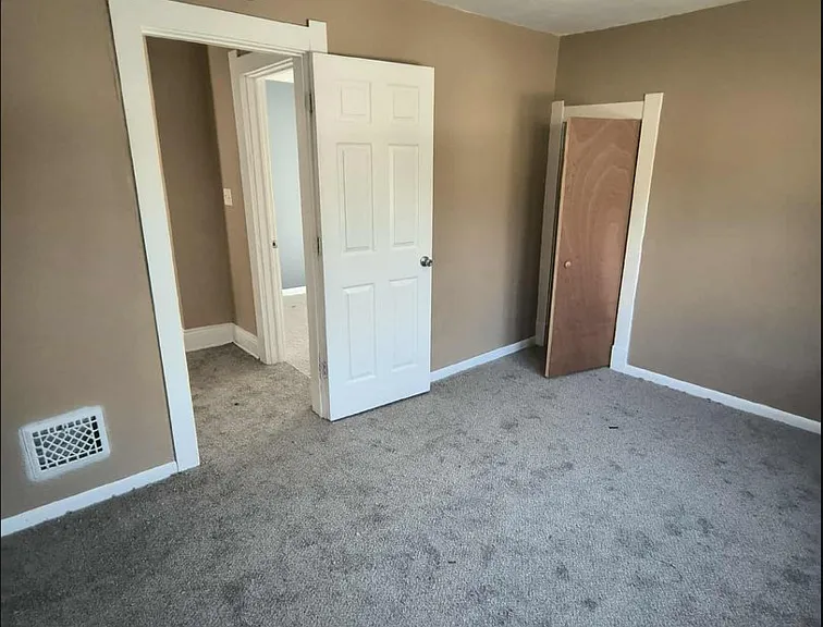 3924 Burnham Ave — Photo 6