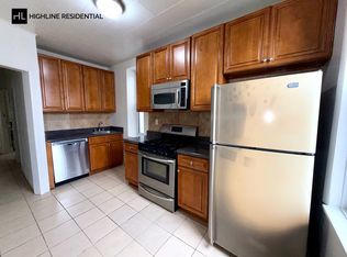 3319 9th St #2, Astoria, NY 11106