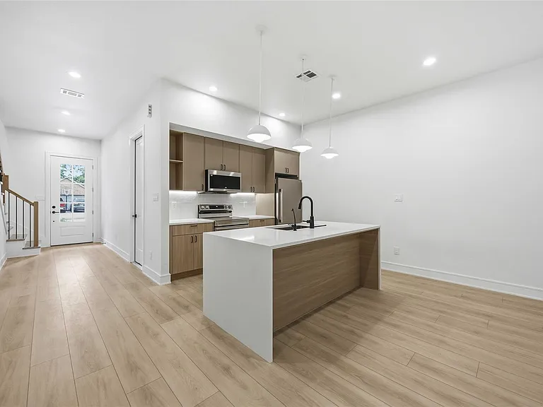 8019 Grandview St #B — Photo 6