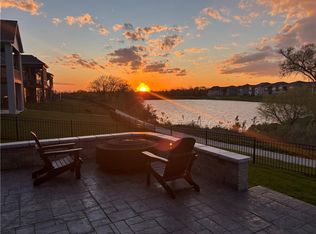 25274 W 92nd Ter, Lenexa, KS 66227