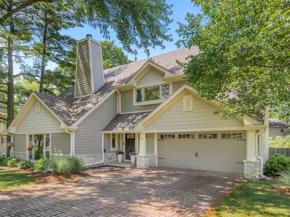 2 Cedar Gate Cir, Sugar Grove, IL 60554