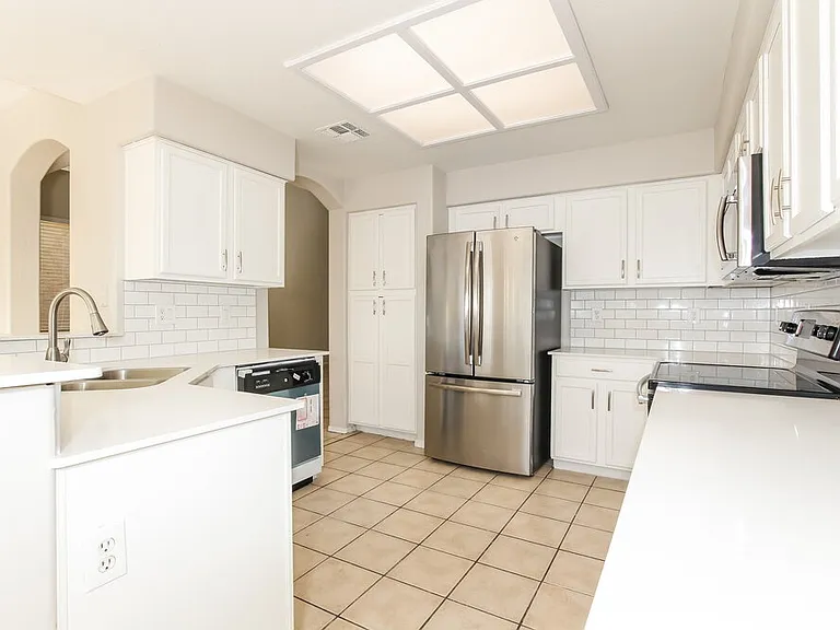 2018 N 106th Ln — Photo 6