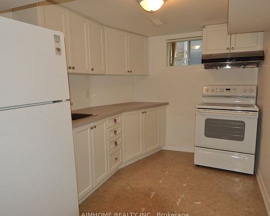2nd image of 33 Wye Valley Rd