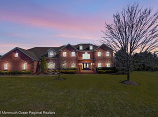 1 Castlehill Dr, Marlboro, NJ 07746
