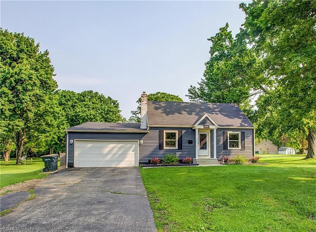 2972 Highland Ave photo 1