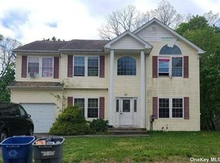 47 Rock Rd, Islip Terrace, NY 11752