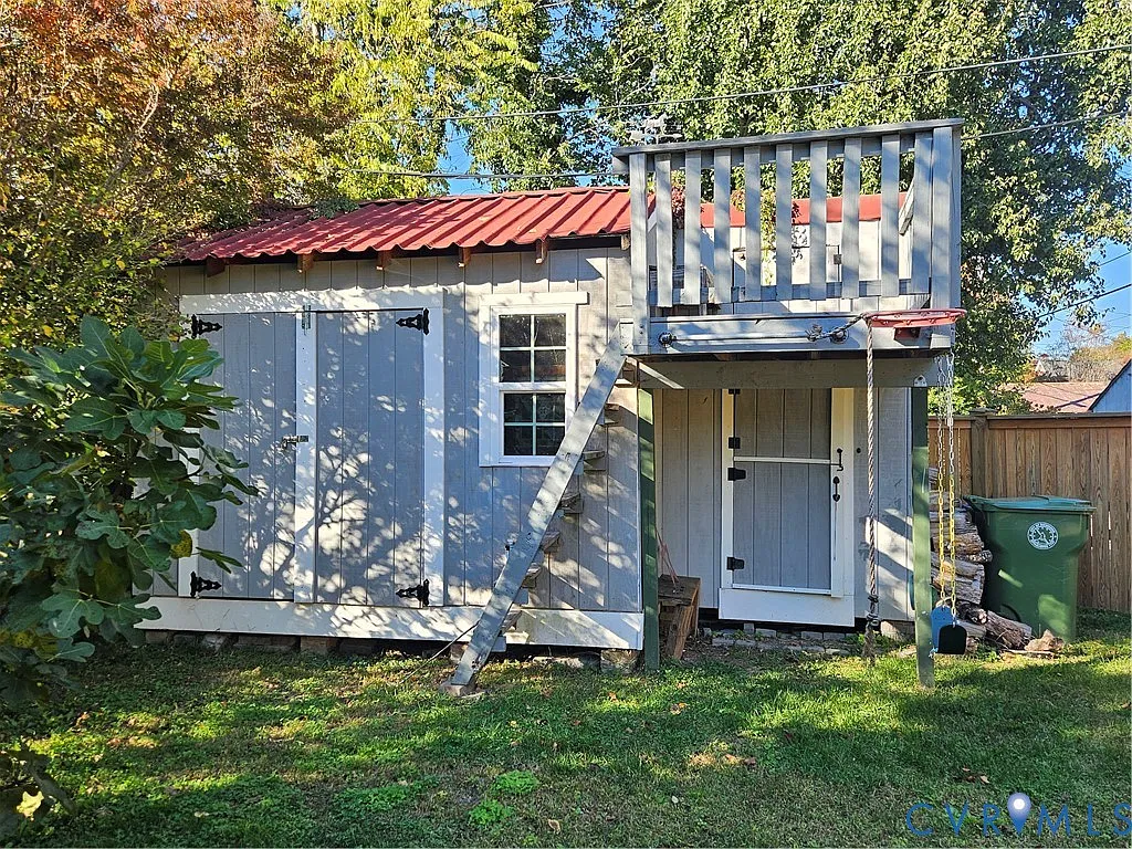 3 bed, 1.0 bath, 2049 sqft, $2,740 — Photo 4