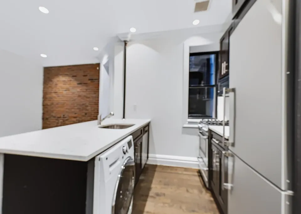 552 Broome St #1C
