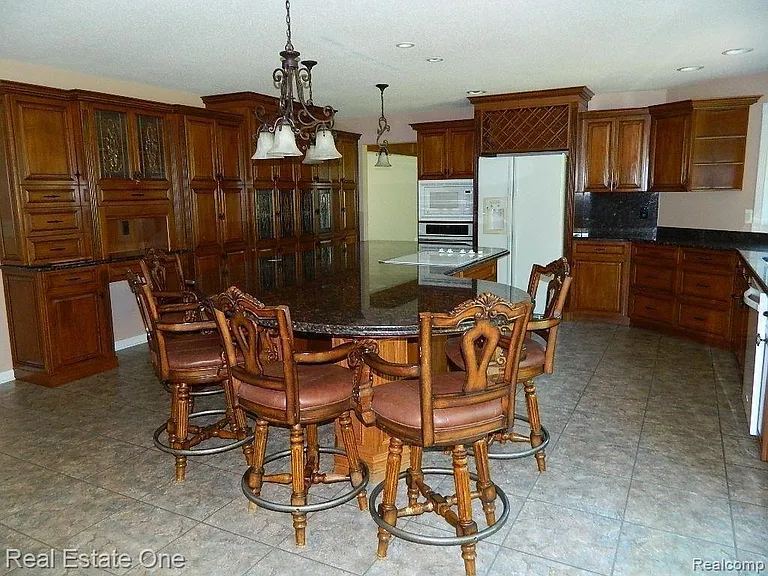 6927 Northpoint Dr — Photo 11