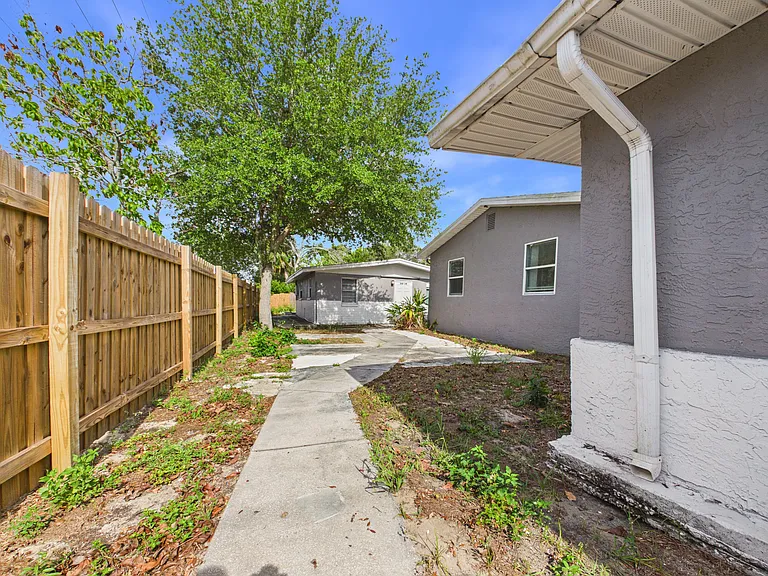 605 S Disston Ave #1/2 — Photo 2