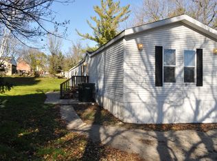 25 Meadowbrook Park Dr, Iron Ridge, WI 53035