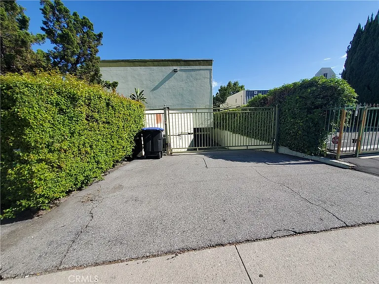 9070 Huntington Dr #6 — Photo 22