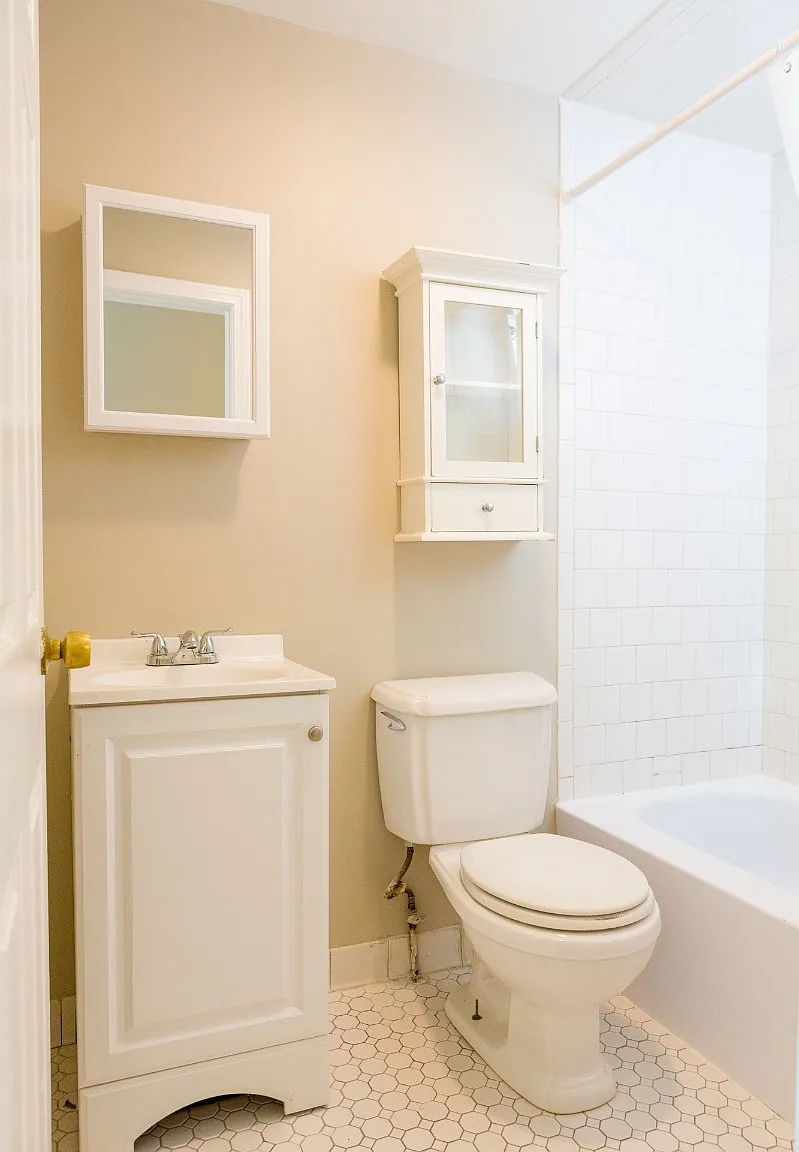 3 bed, 806 sqft, $3,350 — Photo 1