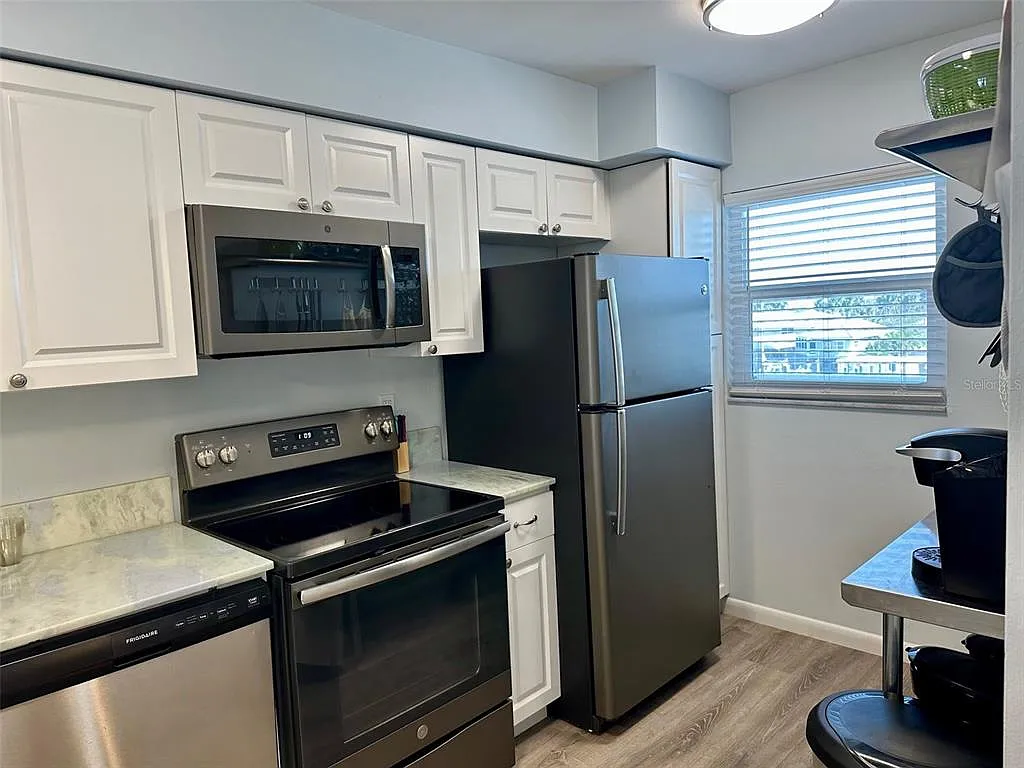 Building Photo - 950 Tarpon Center Dr #301