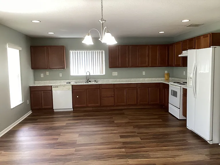 15305 Galbi Dr — Photo 7