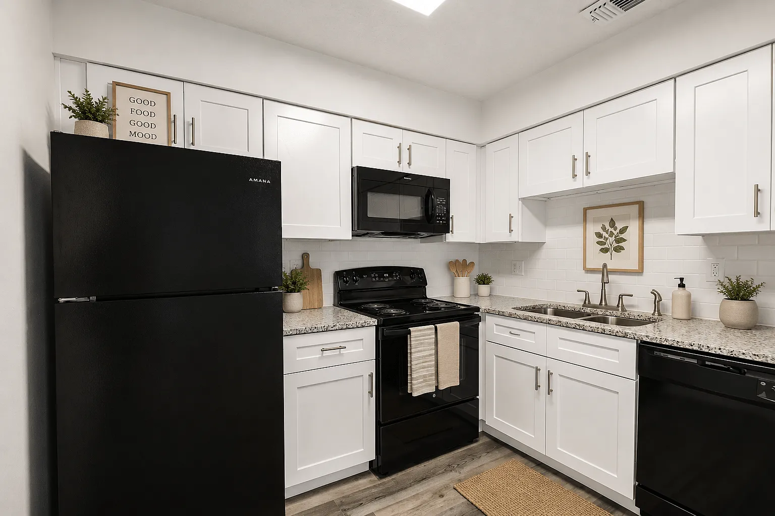 Woodlake Villas — Photo 1