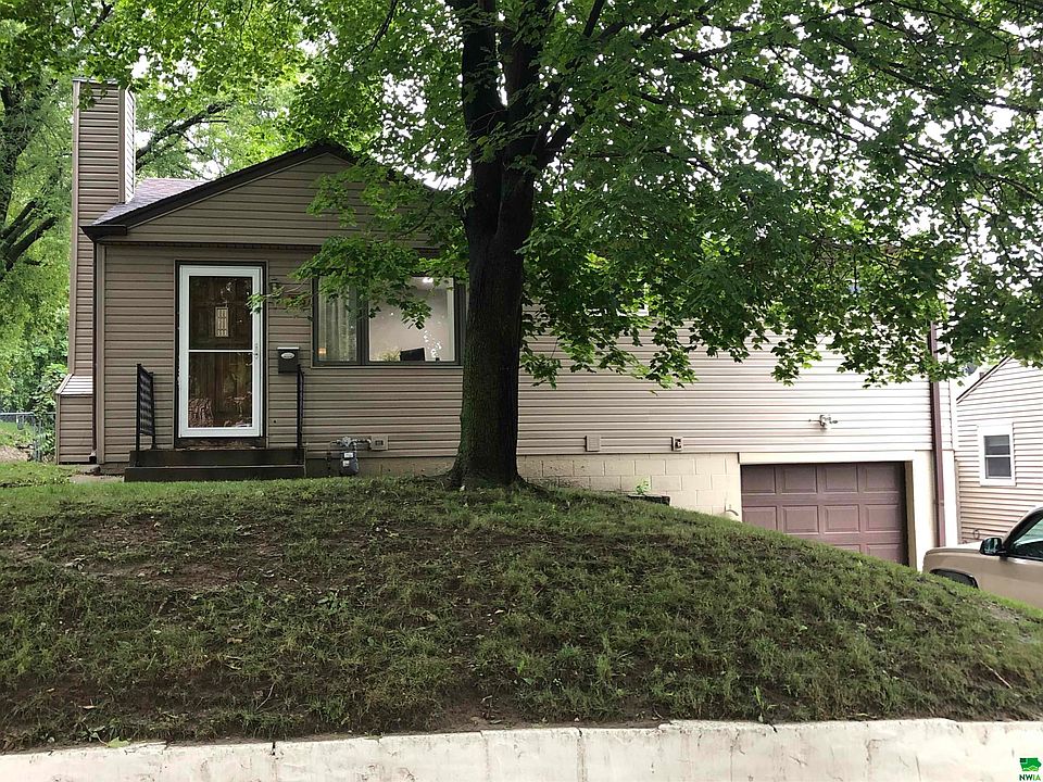 1st image of 3016 S Cornelia St
