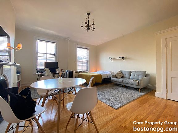 3rd image of 233 Beacon St APT 9