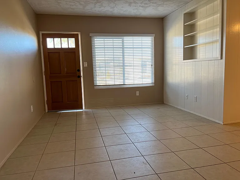 4753 W Mountain View Dr #7 — Photo 2