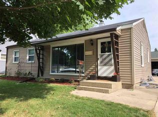 908 W Burnett St, Beaver Dam, WI 53916