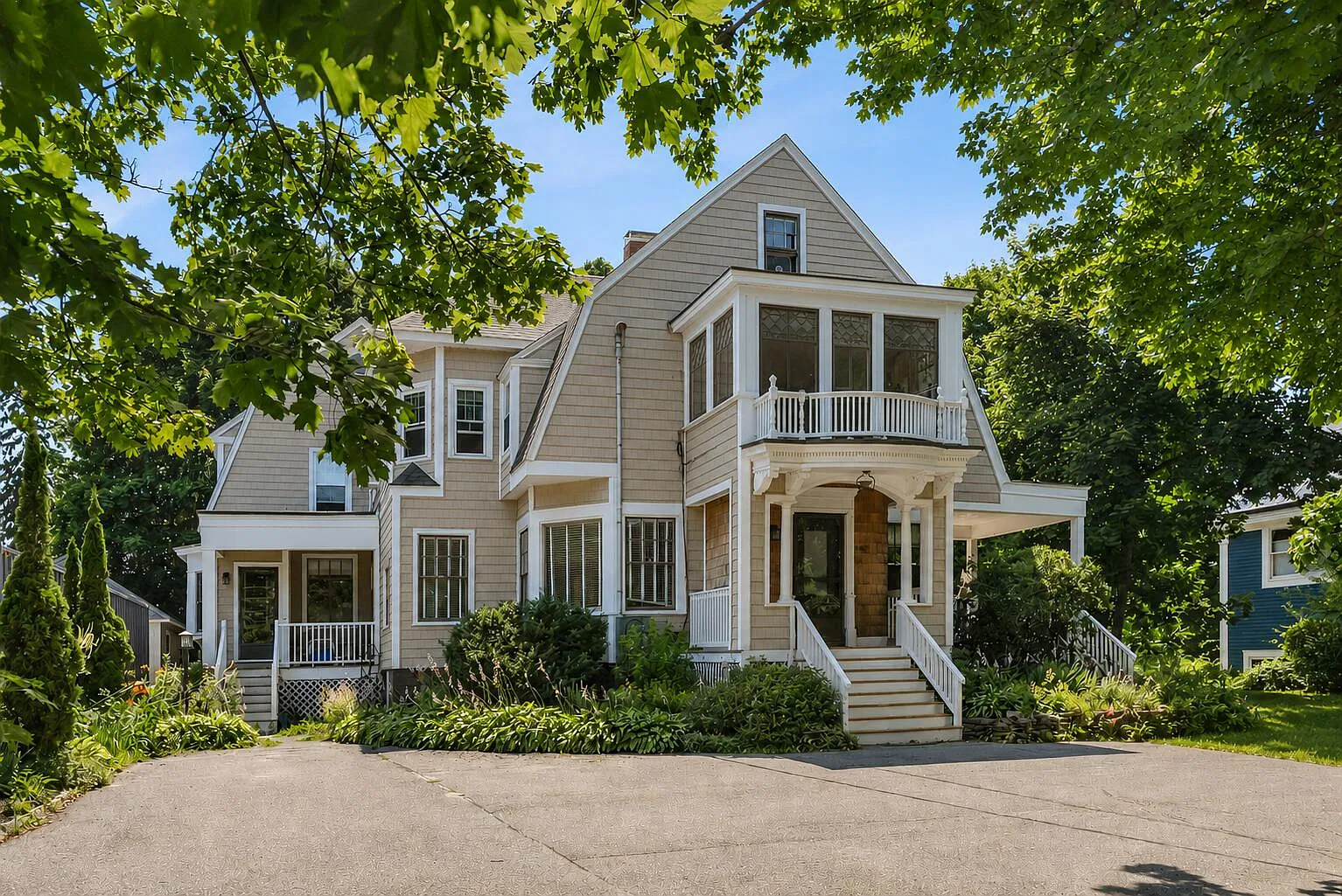 551 Shore Rd — Photo 2