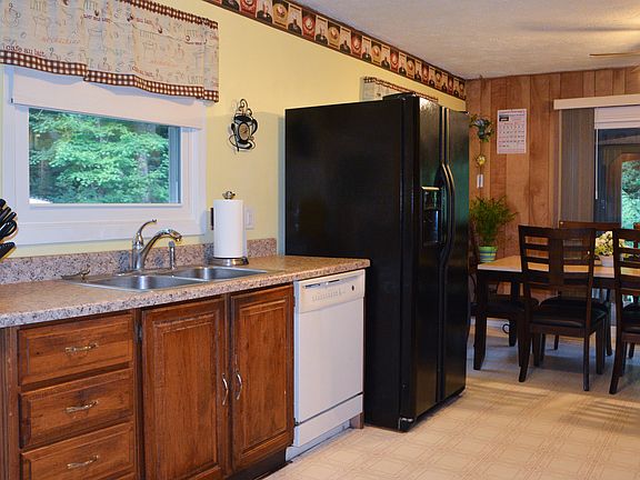 Kitchen - Main Floor