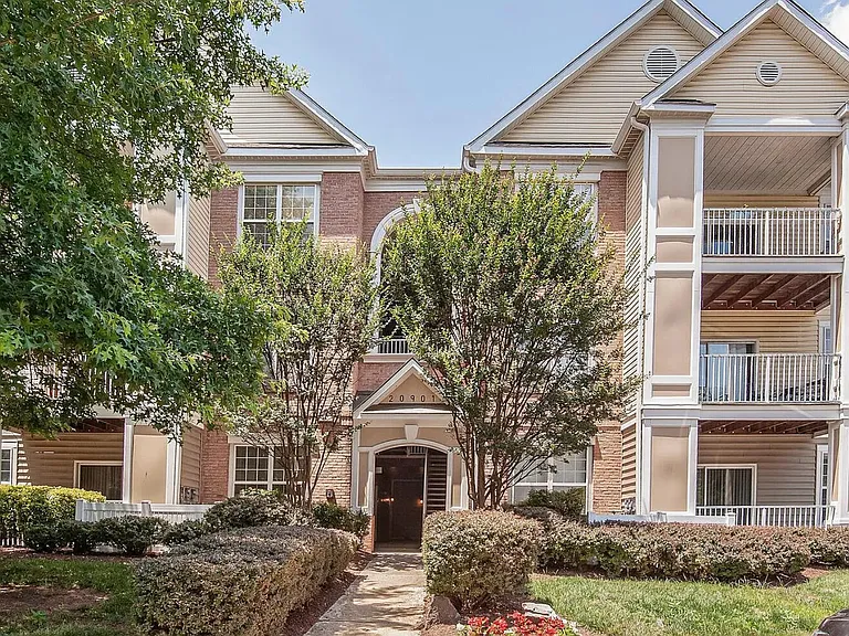 20901 Cedarpost Sq — Photo 14