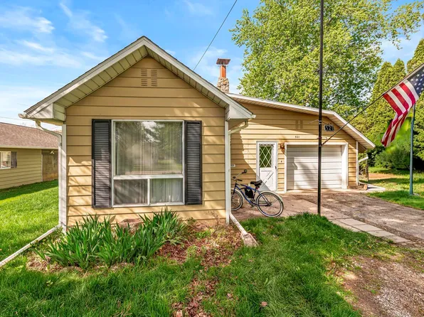 521 E Lincoln St, Millersburg, IN 46543