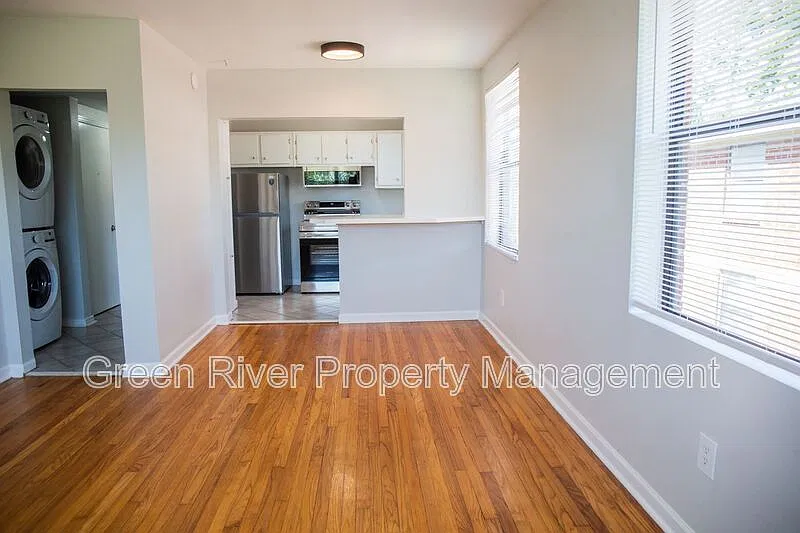 1 bed, 1.0 bath, 732 sqft, $1,250 — Photo 2