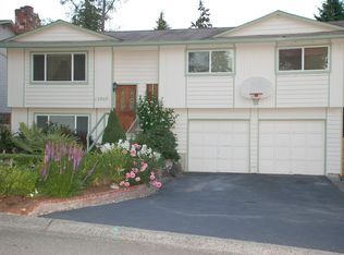 17505 Woodland Dr, Bothell, WA 98012