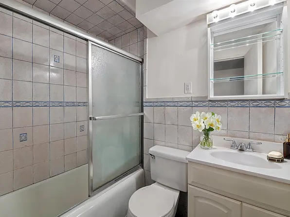 333 East 46th Street image 4 of 4