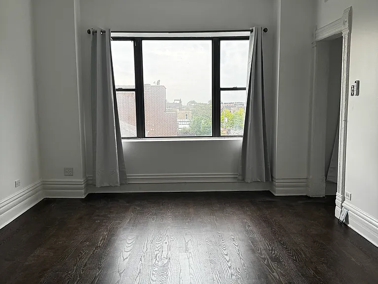 607 N Noble St #4 — Photo 9