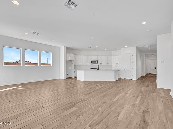 5th image of 2374 E RIHL Road