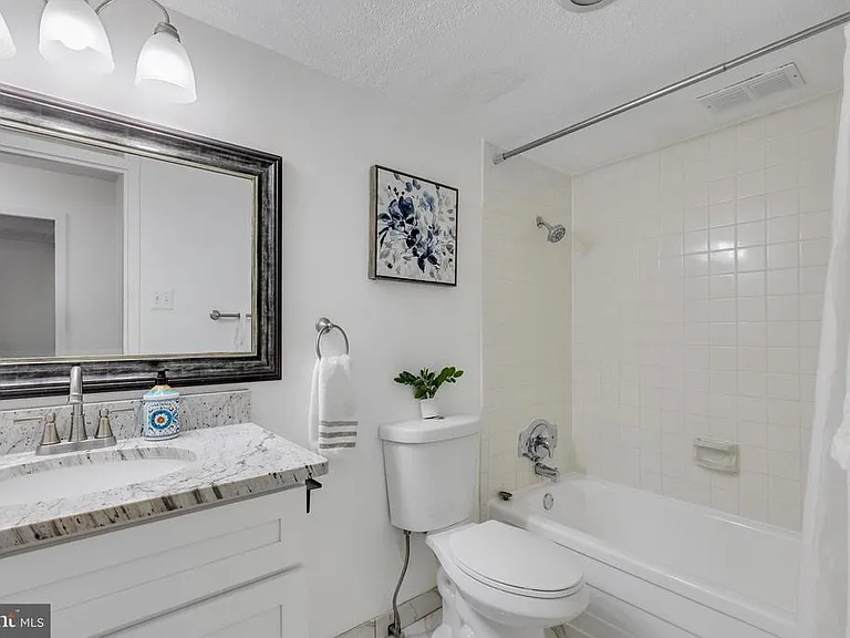 2030 N Adams St #303 — Photo 22