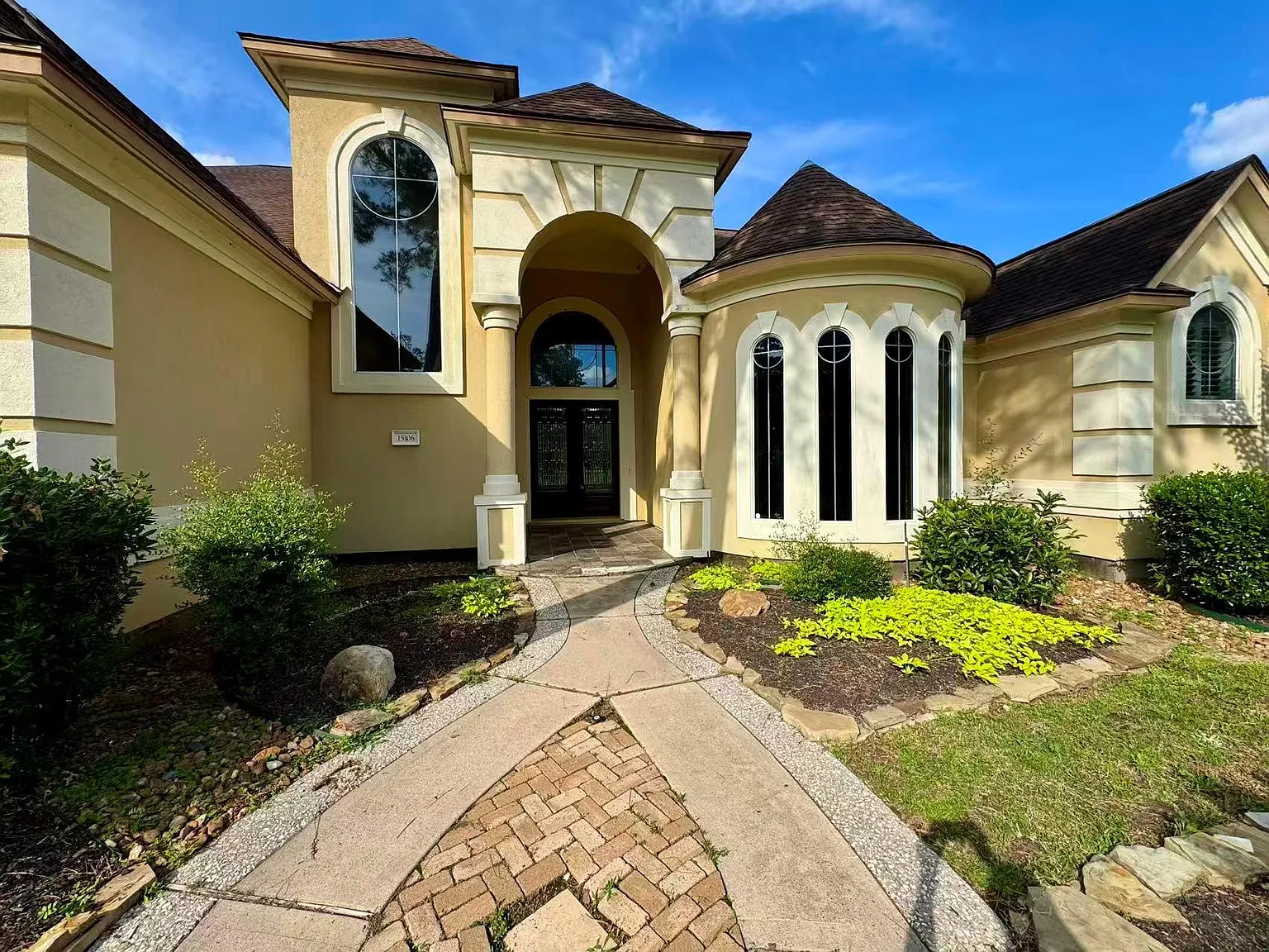 4 bed, 4.5 bath, 4327 sqft, $3,300 — Photo 4