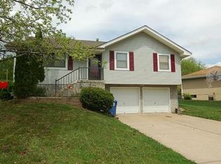 1946 NE Patterson Dr, Lees Summit, MO 64086