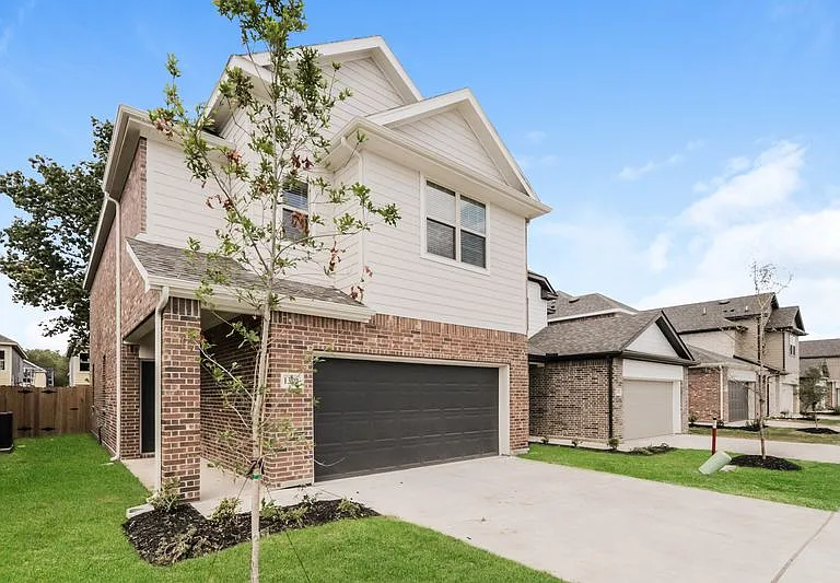 1304 Jonah Ln — Photo 3