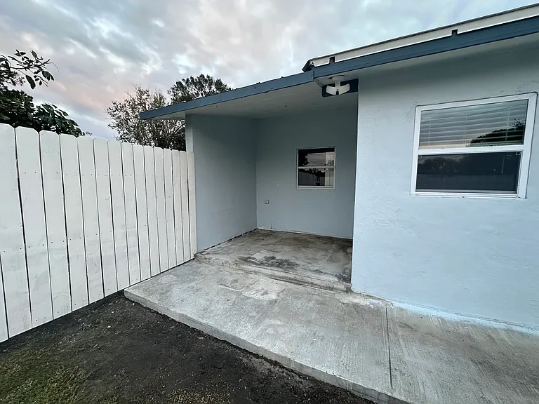 2210 S Euclid Cir #B — Photo 7