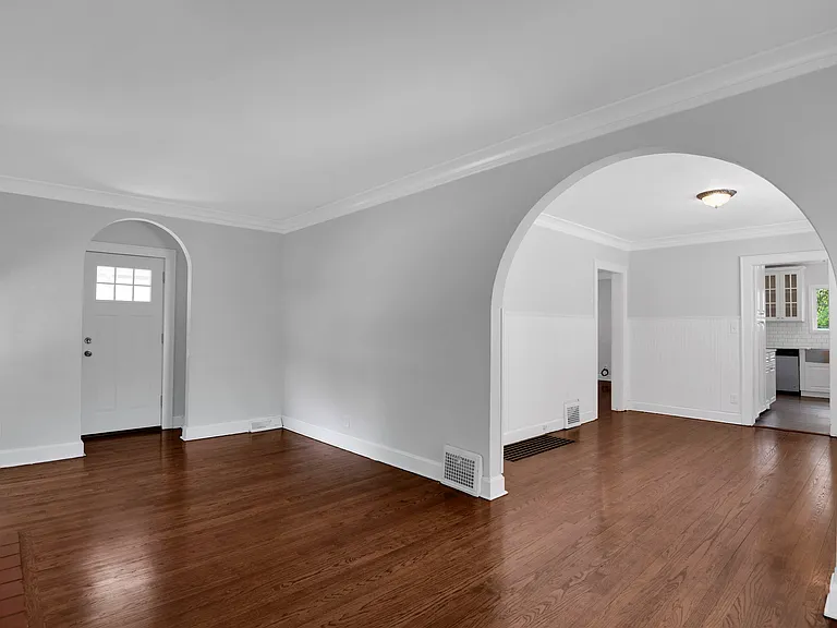 7306 Main St — Photo 1