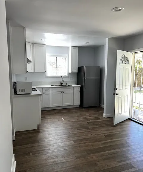 2734 Martha Ave — Photo 3