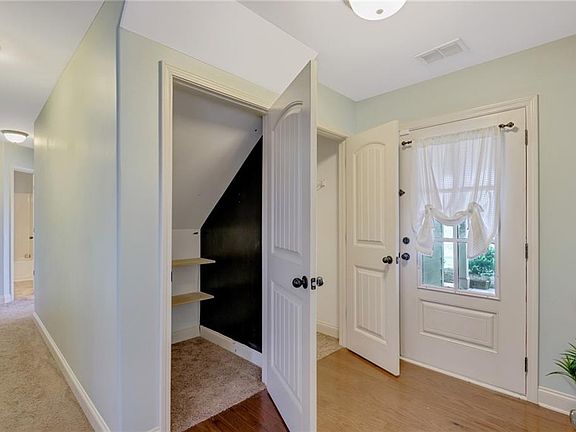 5th image of 691 Lake Vista Dr