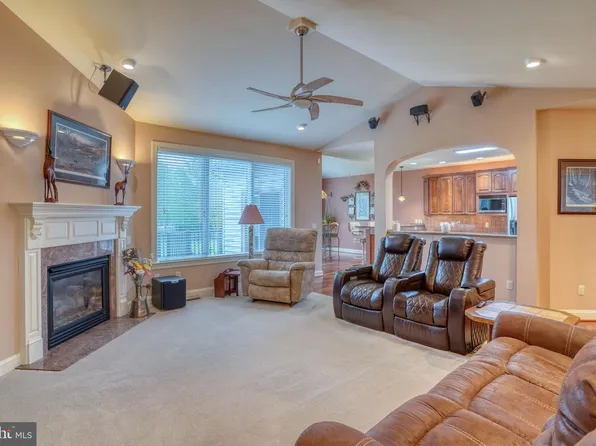 56 Coventry Ct, Dover, DE 19901